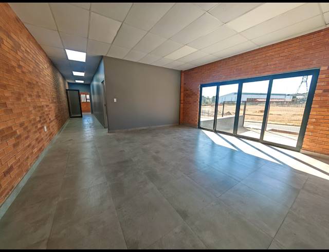 2,340M² WAREHOUSE TO LET IN ORMONDE